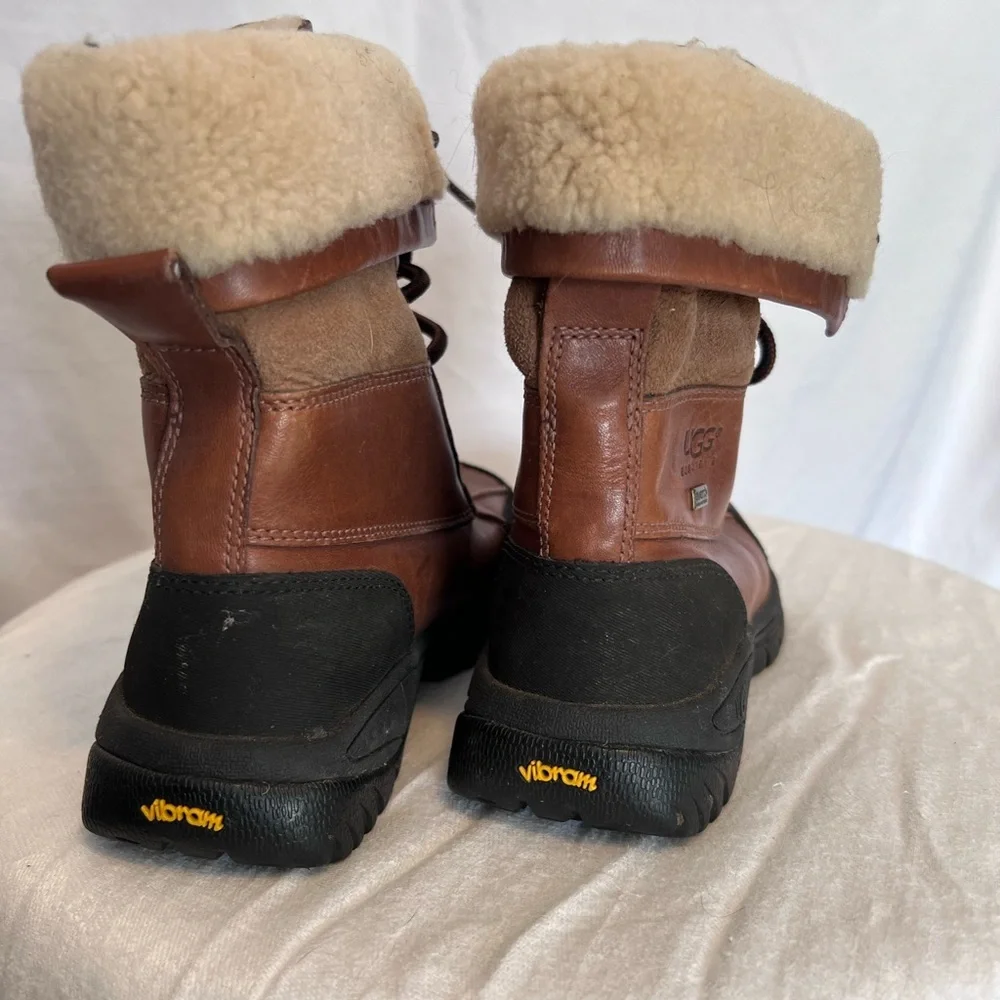 UGG Youth Butte II Worchester Tan and Black Leather Boots with Cream Lining